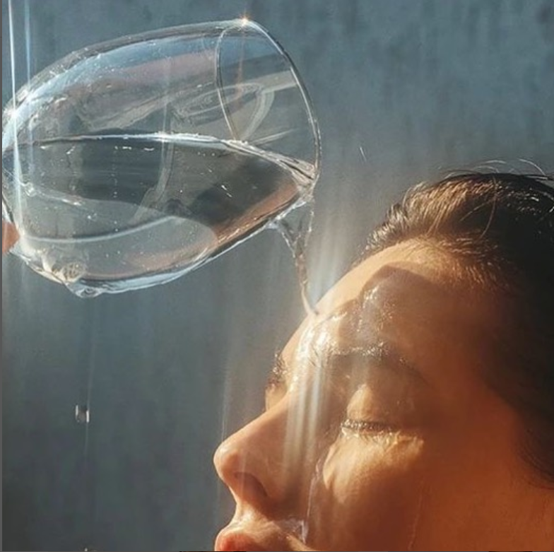 USE FACE MOISTURIZER FOR A FLAWLESS LOOK. w for skin - post