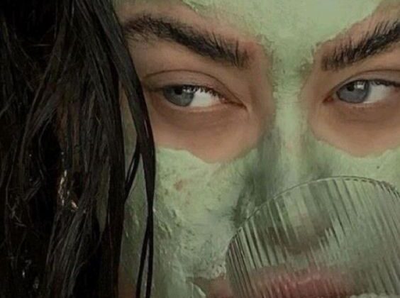 DOES ACNE AFFECT CONFIDENCE? ACNE