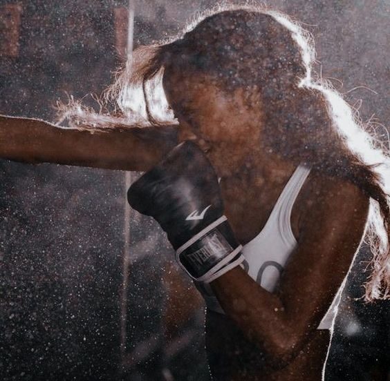 SHOULD YOU EAT BEFORE OR AFTER WORKING OUT? WORKING OUT