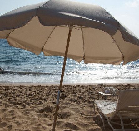 BEACH DAY ESSENTIALS LIST. beach 2