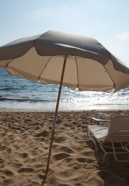 BEACH DAY ESSENTIALS LIST. beach 2