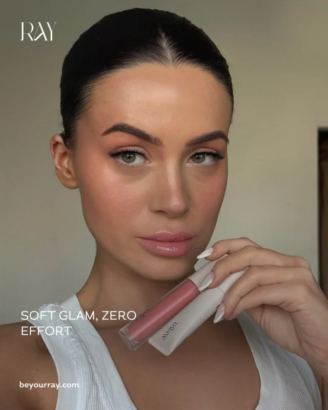 بخطوتين بس Clean Girl Look
- History Eyeshadow Palette
- Pure Shine Lip Gloss

متوفر على موقعنا🤍
#CleanGirlMakeup
#Beyourray